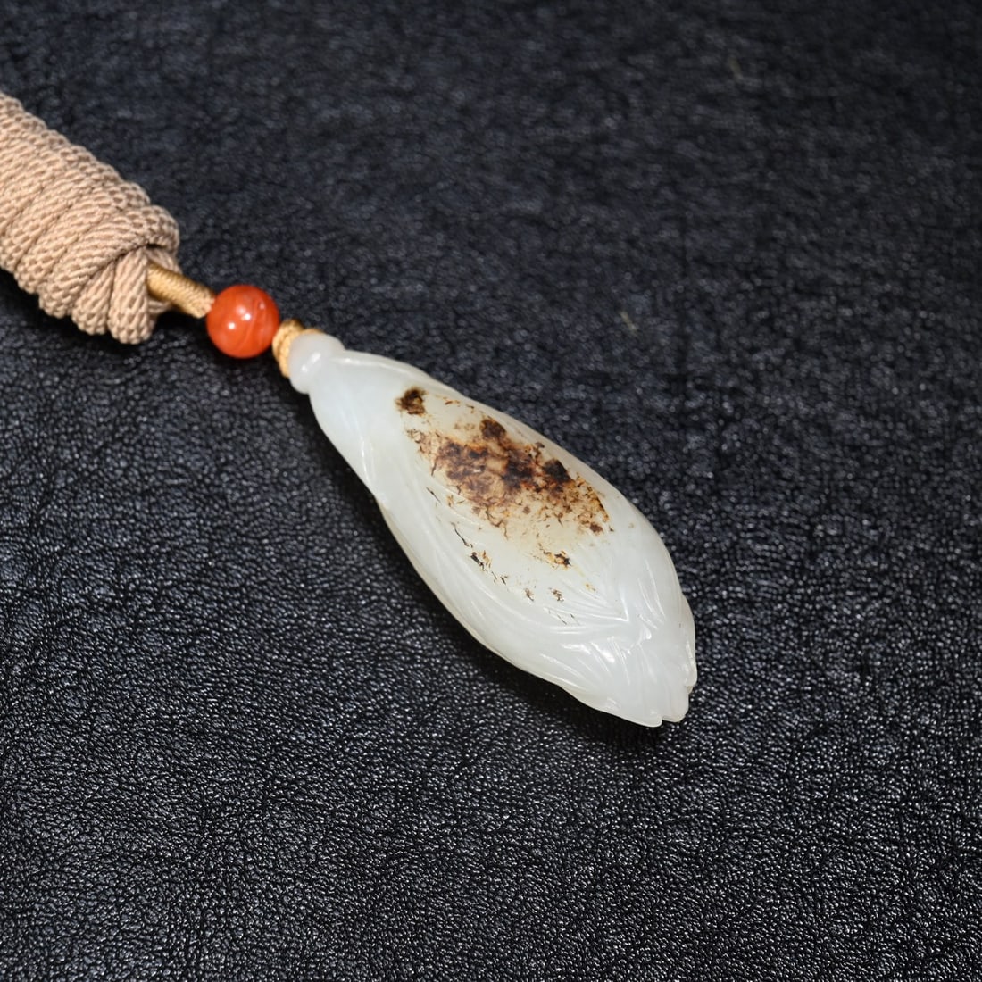 An Exquisite White Jade Pendant: An Exquisite White Jade Pendant Qing Dynasty, China Size:1.4cmx4.6cm Weight:18g (The Dimensions Of All Batches Are Manually Measured.If You Need More Detailed Information, Please Contact Our Customer