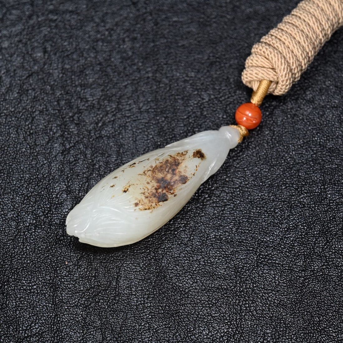 An Exquisite White Jade Pendant - 2