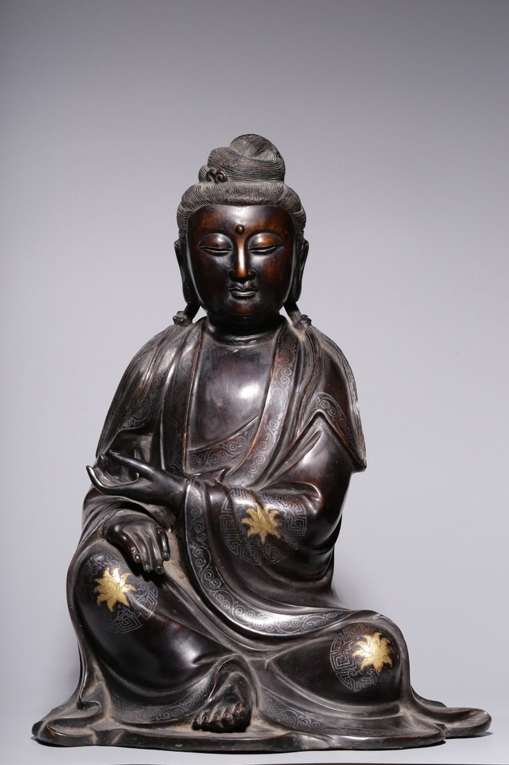 An Exquisite Gilt Bronze Statue of Avalokitesvara: An Exquisite Gilt Bronze Statue of Avalokitesvara Qing Dynasty, China Size:45cmx33cmx25cm Weight:12600g (The Dimensions Of All Batches Are Manually Measured.If You Need More Detailed Information,