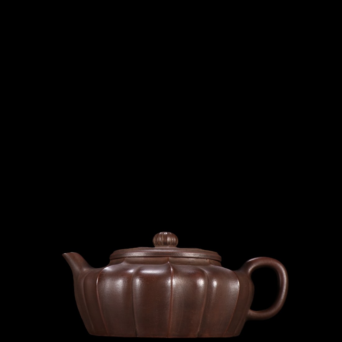 An Exquisite Purple Sands Teapot: An Exquisite Purple Sands Teapot Chen tian run Size:16cmx8cm (The Dimensions Of All Batches Are Manually Measured.If You Need More Detailed Information, Please Contact Our Customer Service Before
