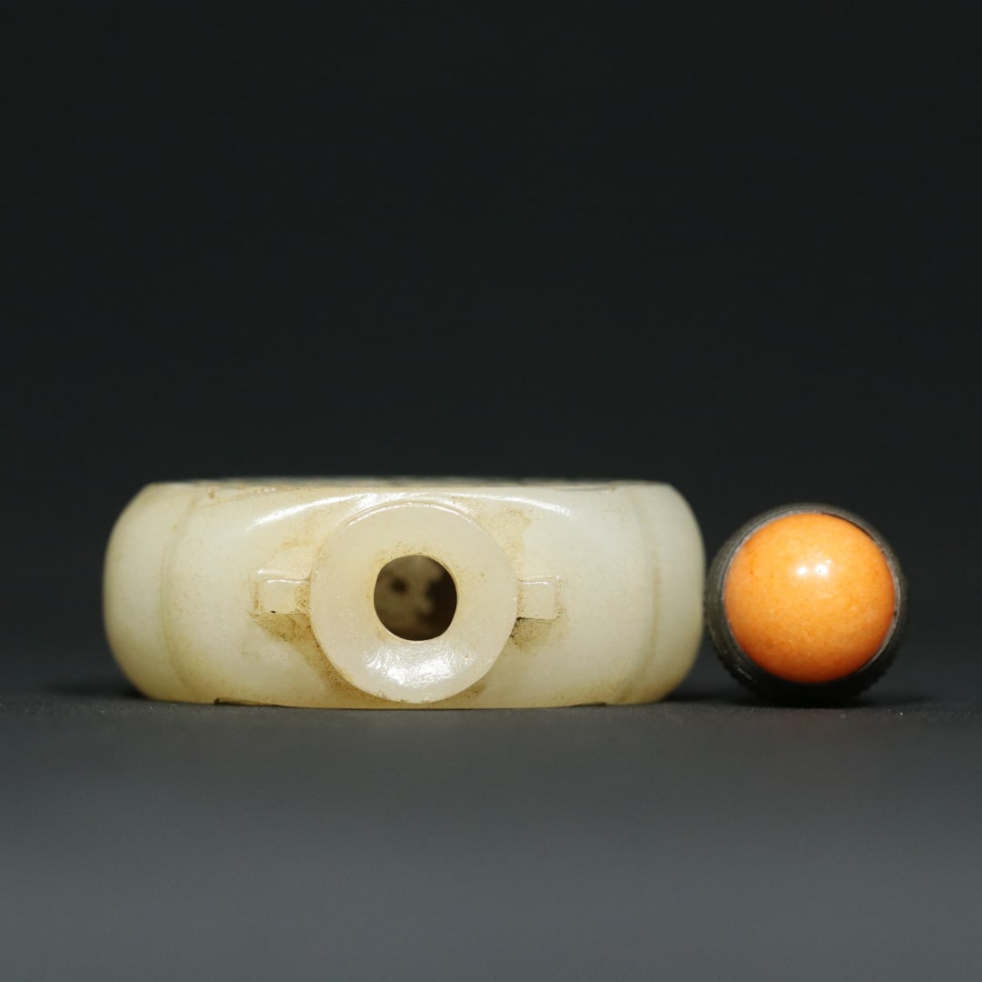 An Exquisite White Jade Pine Pattern Snuff Bottle - 3