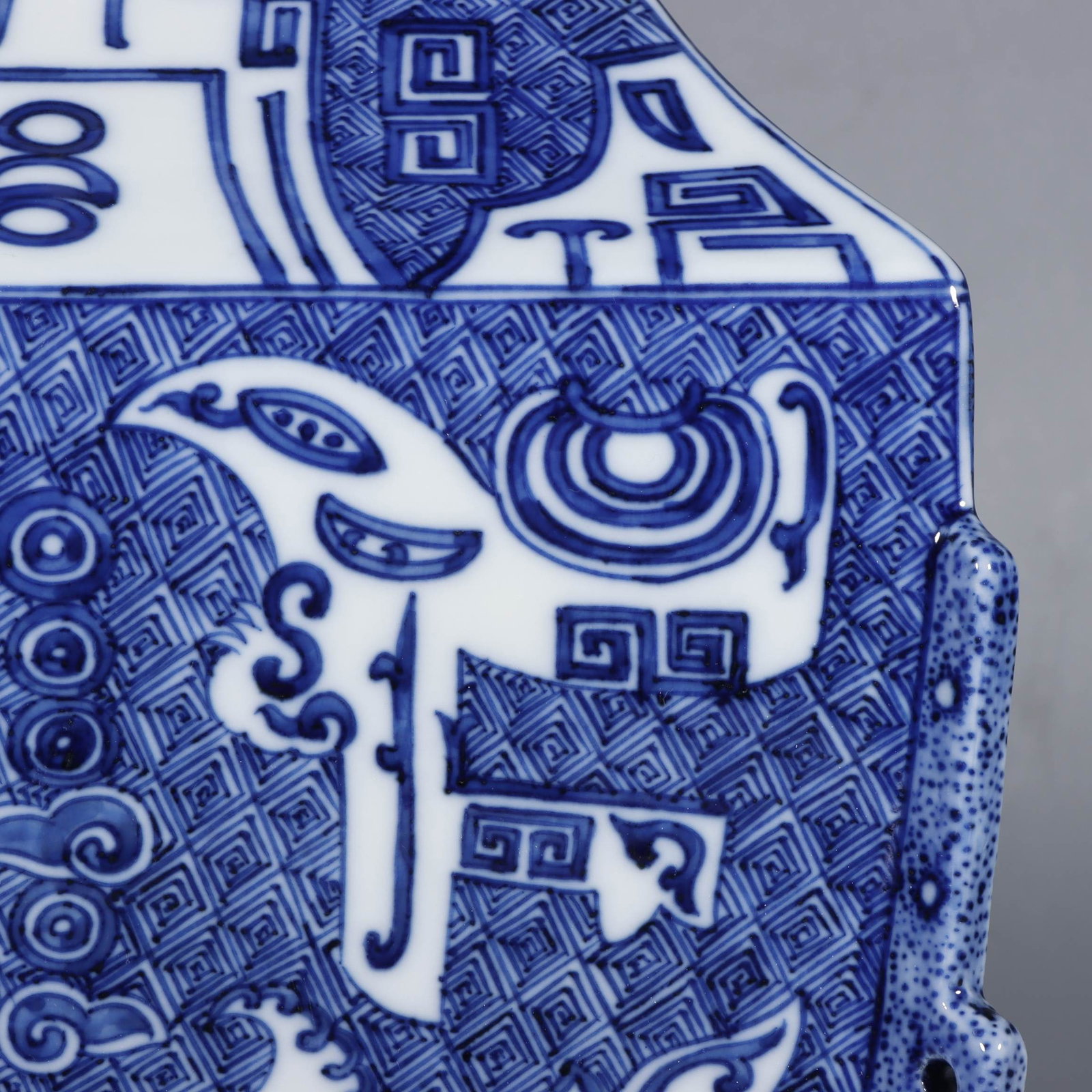 An Exquisite Blue and White Beast-Face Pattern Vase - 3