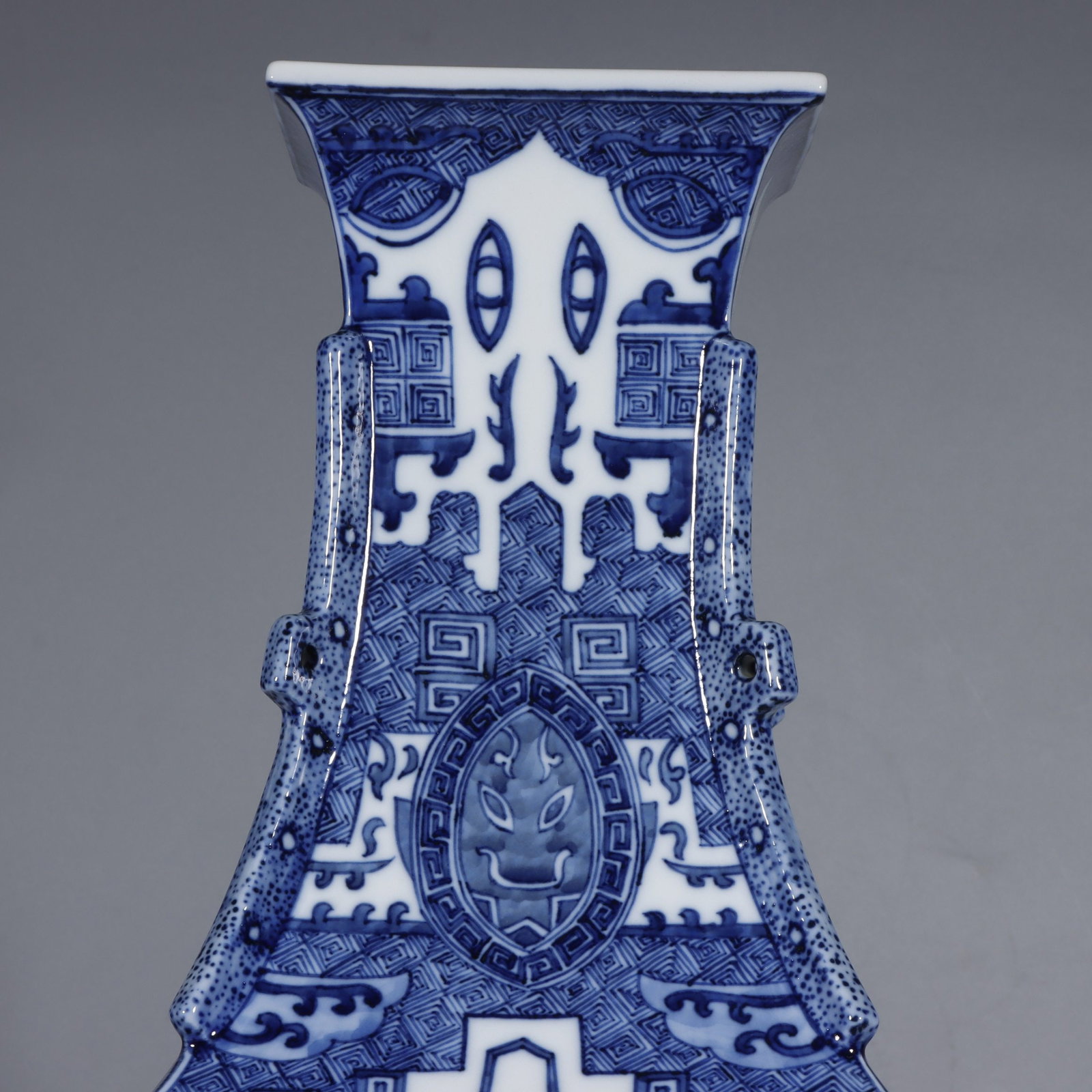 An Exquisite Blue and White Beast-Face Pattern Vase - 4