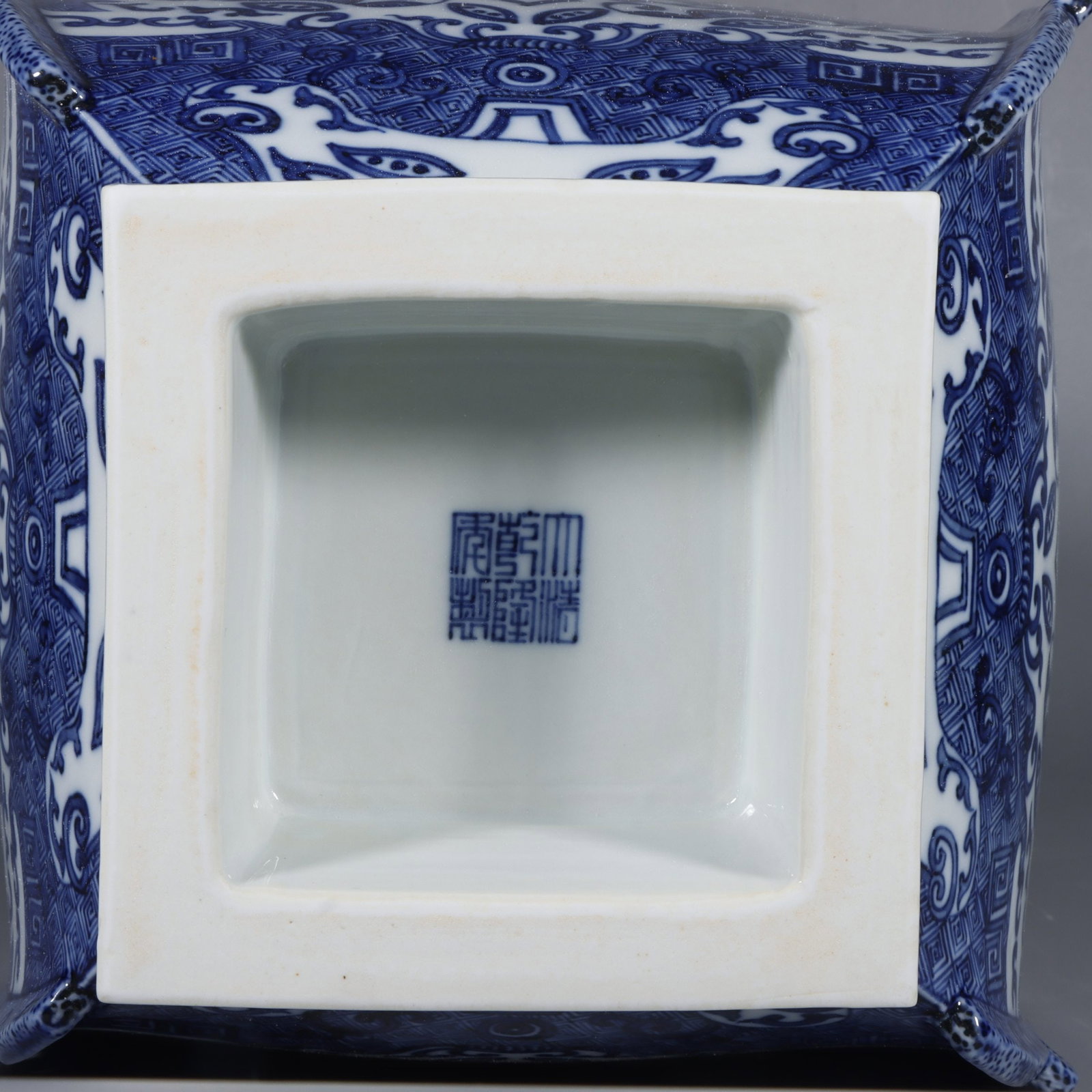 An Exquisite Blue and White Beast-Face Pattern Vase - 8