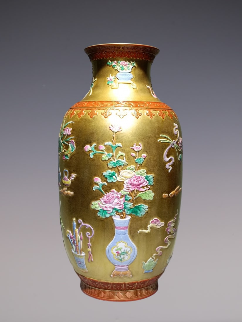An Exquisite Enamel Flower Pattern Vase (1 of 9)