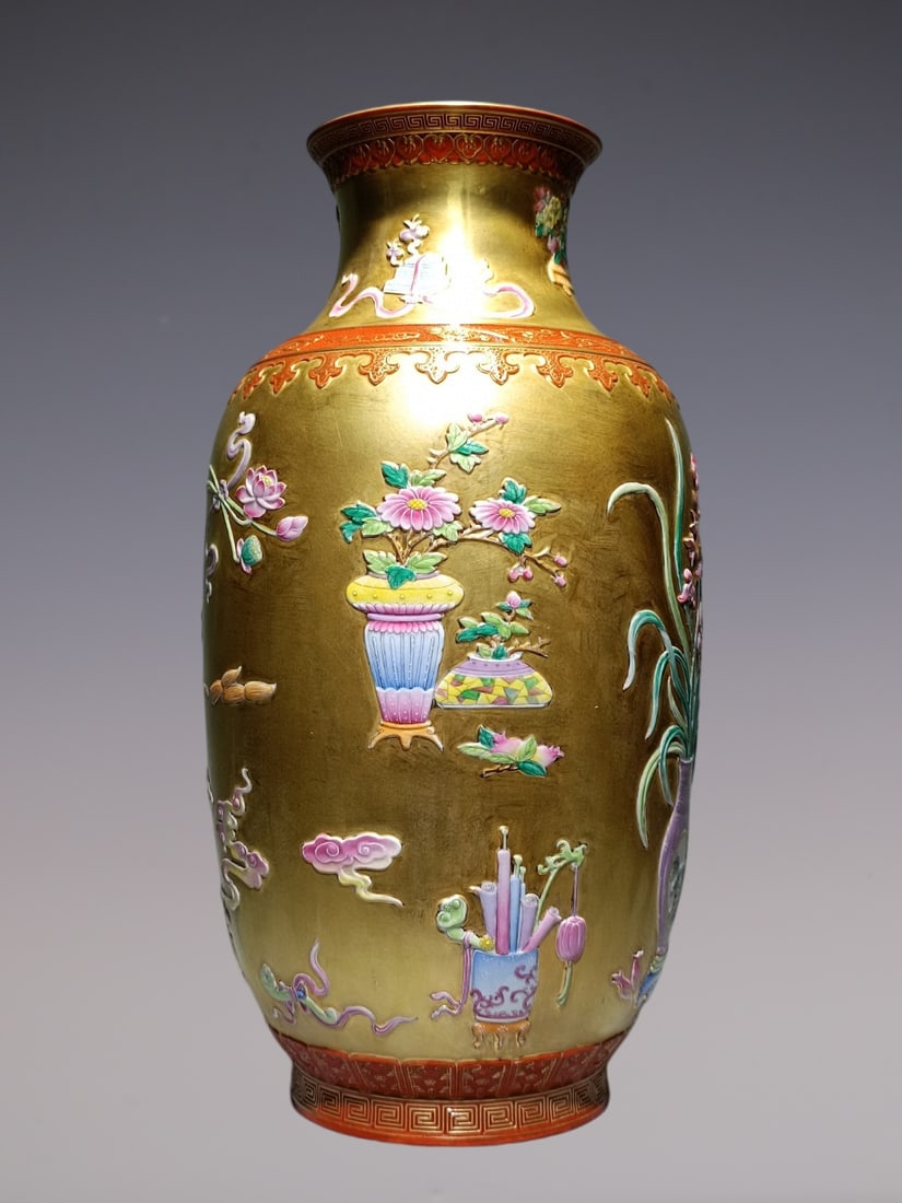 An Exquisite Enamel Flower Pattern Vase - 3