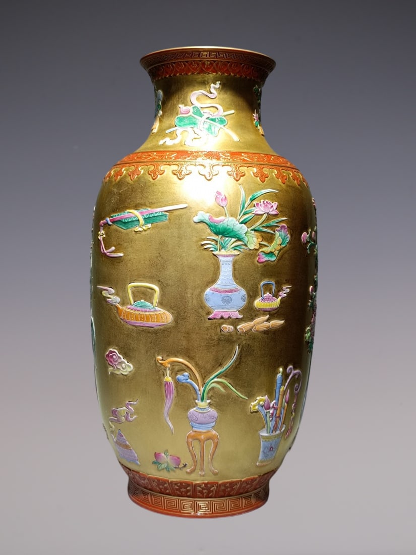 An Exquisite Enamel Flower Pattern Vase - 5