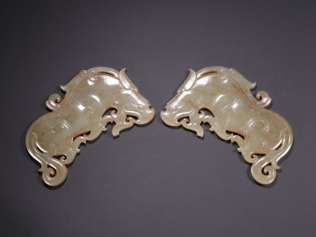 A Pair of Exquisite White Jade Tiger Ornament: A Pair of Exquisite White Jade Tiger Ornament Han Dynasty, China Size:13cmx8.8cm Weight:200g (The Dimensions Of All Batches Are Manually Measured.If You Need More Detailed Information, Please Contact