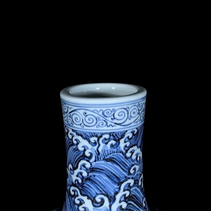 An Exquisite Blue and White Auspicious Beast Pattern Vase - 4