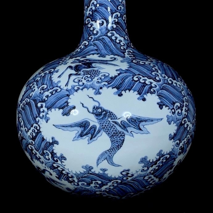 An Exquisite Blue and White Auspicious Beast Pattern Vase - 7