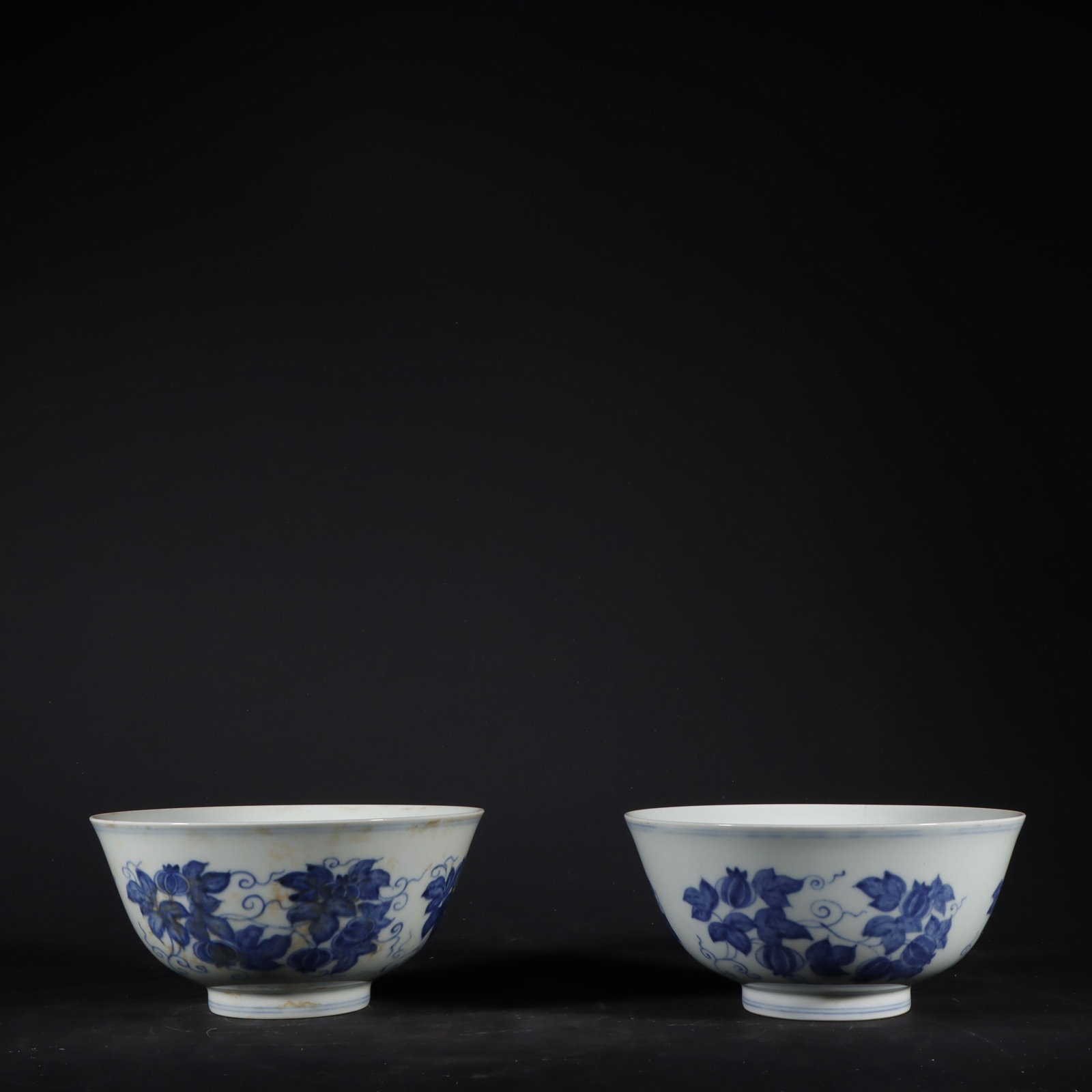 A Pair of Exquisite Blue and White Flower and Fruit Pattern Bowl: A Pair of Exquisite Blue and White Flower and Fruit Pattern Bowl Ming Dynasty, China Chenghua Six-character Mark Size:7.5cmx15.3cm (The Dimensions Of All Batches Are Manually Measured.If You Need More
