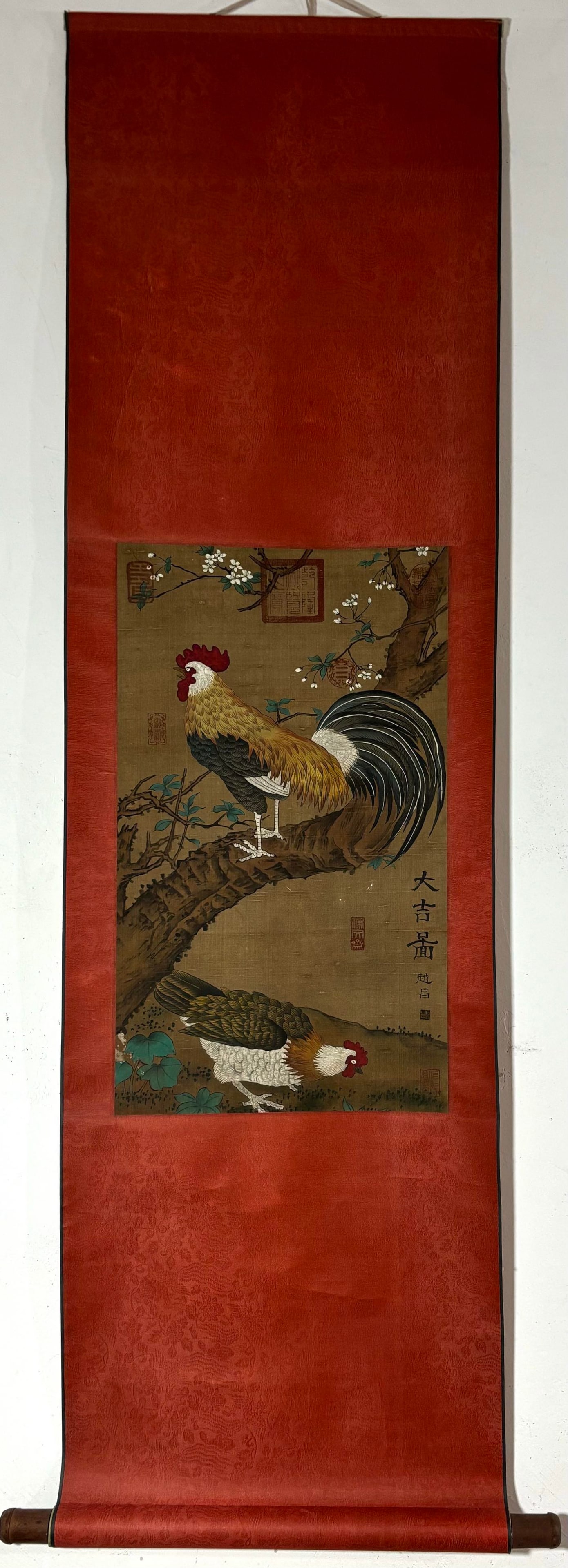 A Chinese Vertical Scroll Ink Painting of Rooster on Silk: A Chinese Vertical Scroll Ink Painting of Rooster on Silk Zhao chang Without frame Size:58cmx33.5cm (The Dimensions Of All Batches Are Manually Measured.If You Need More Detailed Information, Please C