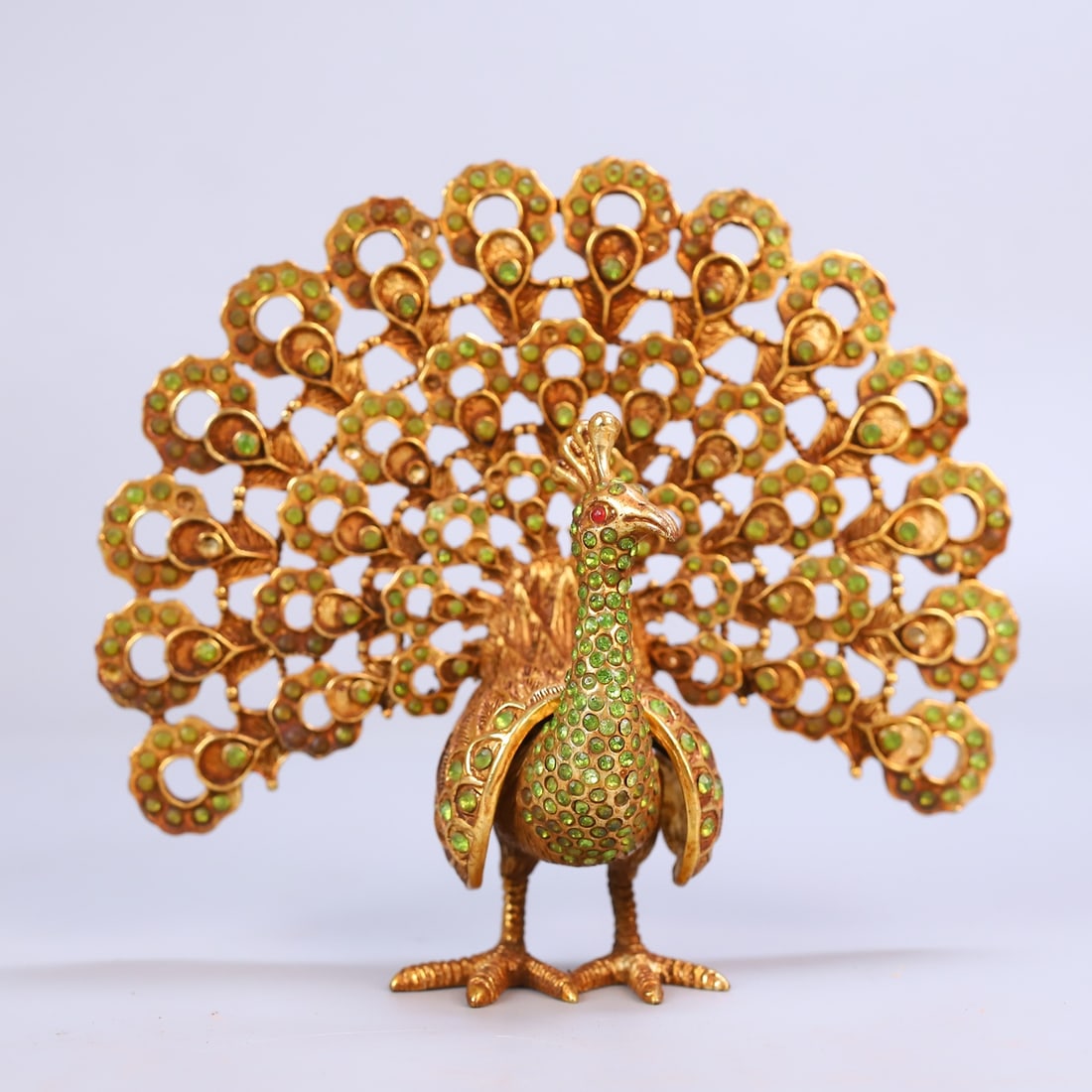 An Exquisite Gilt Bronze Inlaid Gems Peacock Ornament: An Exquisite Gilt Bronze Inlaid Gems Peacock Ornament Qing Dynasty, China Size:16cmx18cm Weight:488g (The Dimensions Of All Batches Are Manually Measured.If You Need More Detailed Information, Please