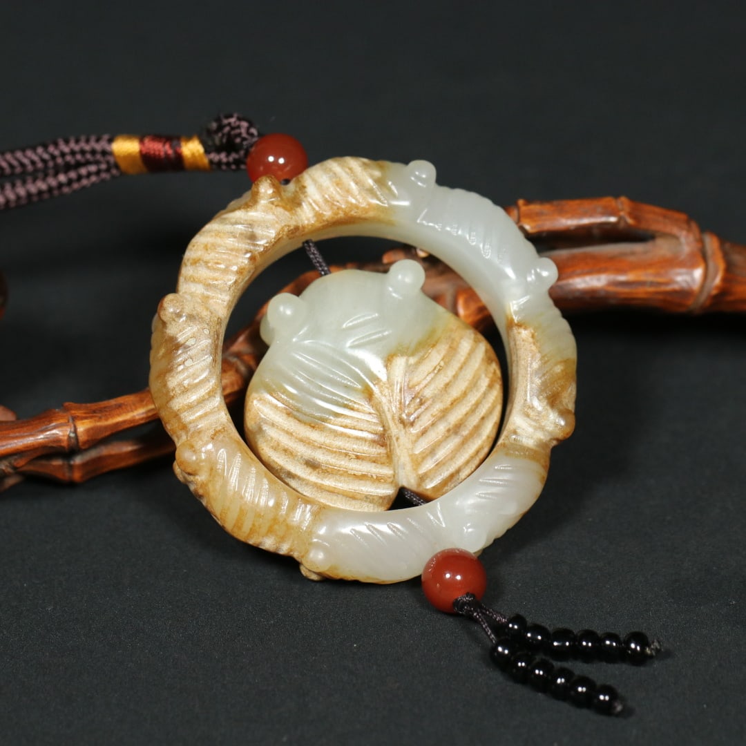 An Exquisite White Jade Cicada Pattern Pendant - 2