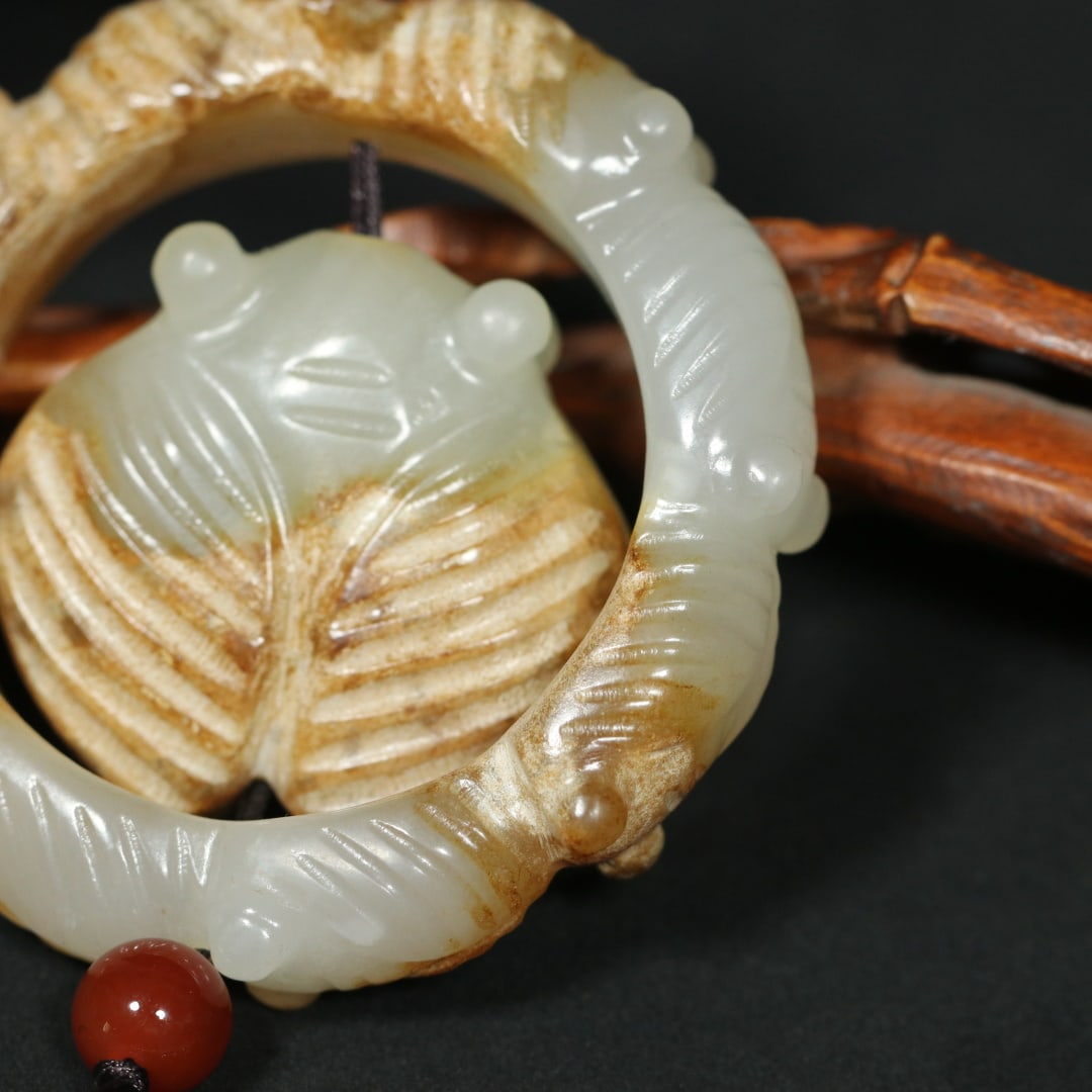 An Exquisite White Jade Cicada Pattern Pendant - 9