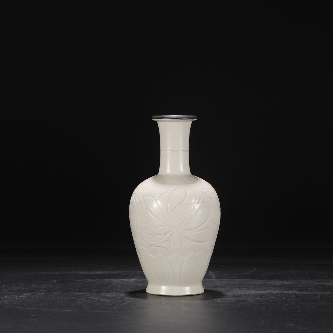 An Exquisite Ding yao Flower Pattern Vase - 2