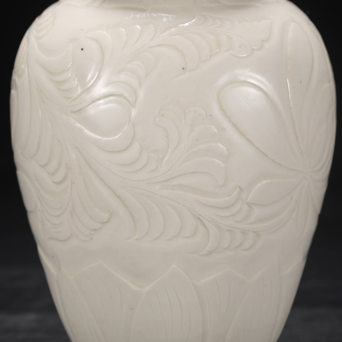 An Exquisite Ding yao Flower Pattern Vase - 8