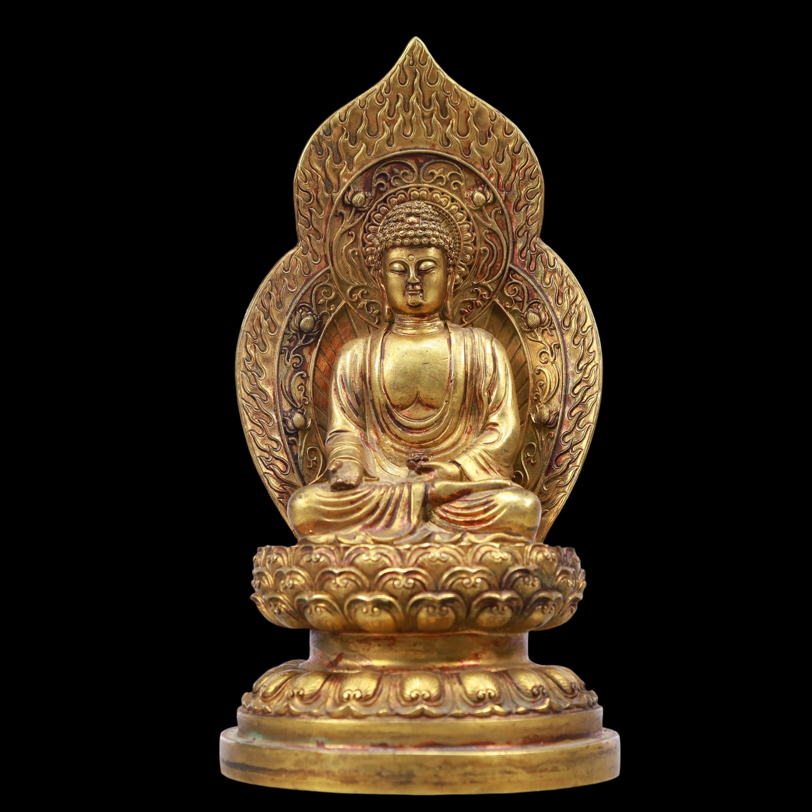 A Exquisite Gilt Bronze Statue of Sakyamuni Ornament: A Exquisite Gilt Bronze Statue of Sakyamuni Ornament Ming Dynasty, China Size:9.5cmx19cm Weight:1100g (The Dimensions Of All Batches Are Manually Measured.If You Need More Detailed Information,