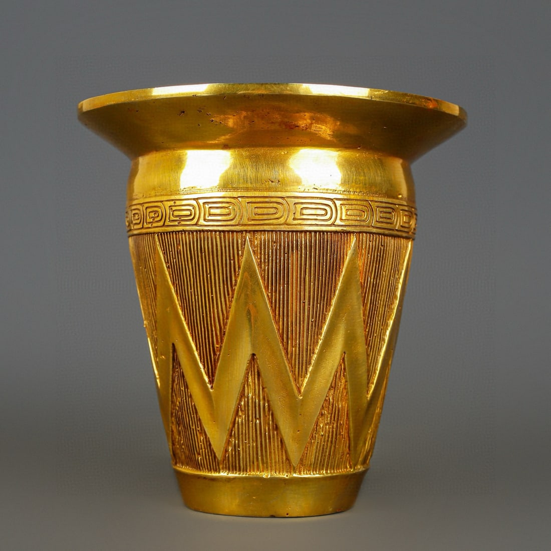 An Exquisite Gilt Bronze With Inscription Jar: An Exquisite Gilt Bronze With Inscription Jar Han Dynasty, China Size:16cmx16cm Weight:1500g (The Dimensions Of All Batches Are Manually Measured.If You Need More Detailed Information, Please Contact