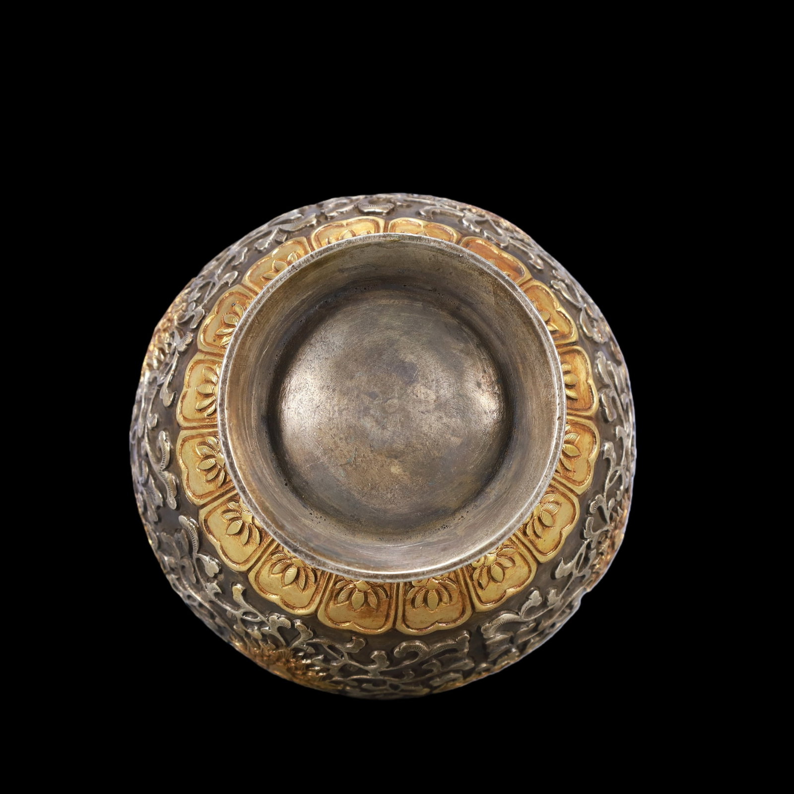 A Exquisite Gilt Silver Lotus Pattern Vase - 8