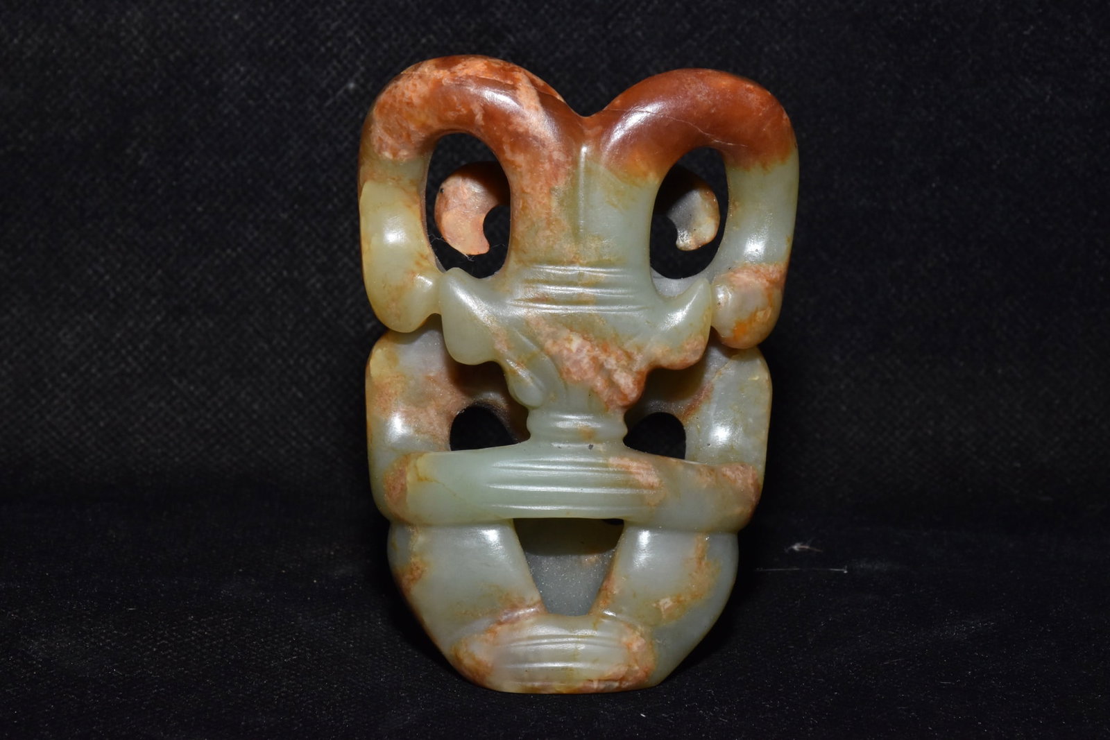 An Exquisite Hemo Jade Figure Ornament: An Exquisite Hemo Jade Figure Ornament Hong Shan Culture Size:8.5cmx6cm Weight:130g (The Dimensions Of All Batches Are Manually Measured.If You Need More Detailed Information, Please Contact Our