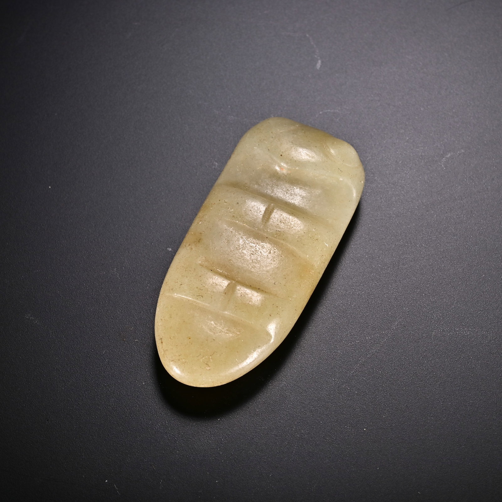 An Exquisite White Jade Ornament - 2
