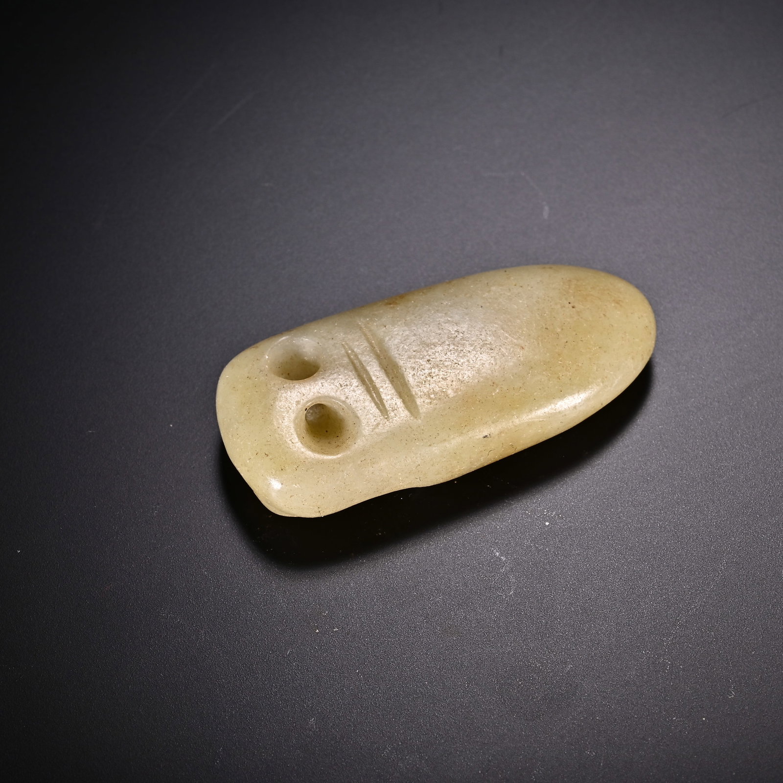 An Exquisite White Jade Ornament - 5