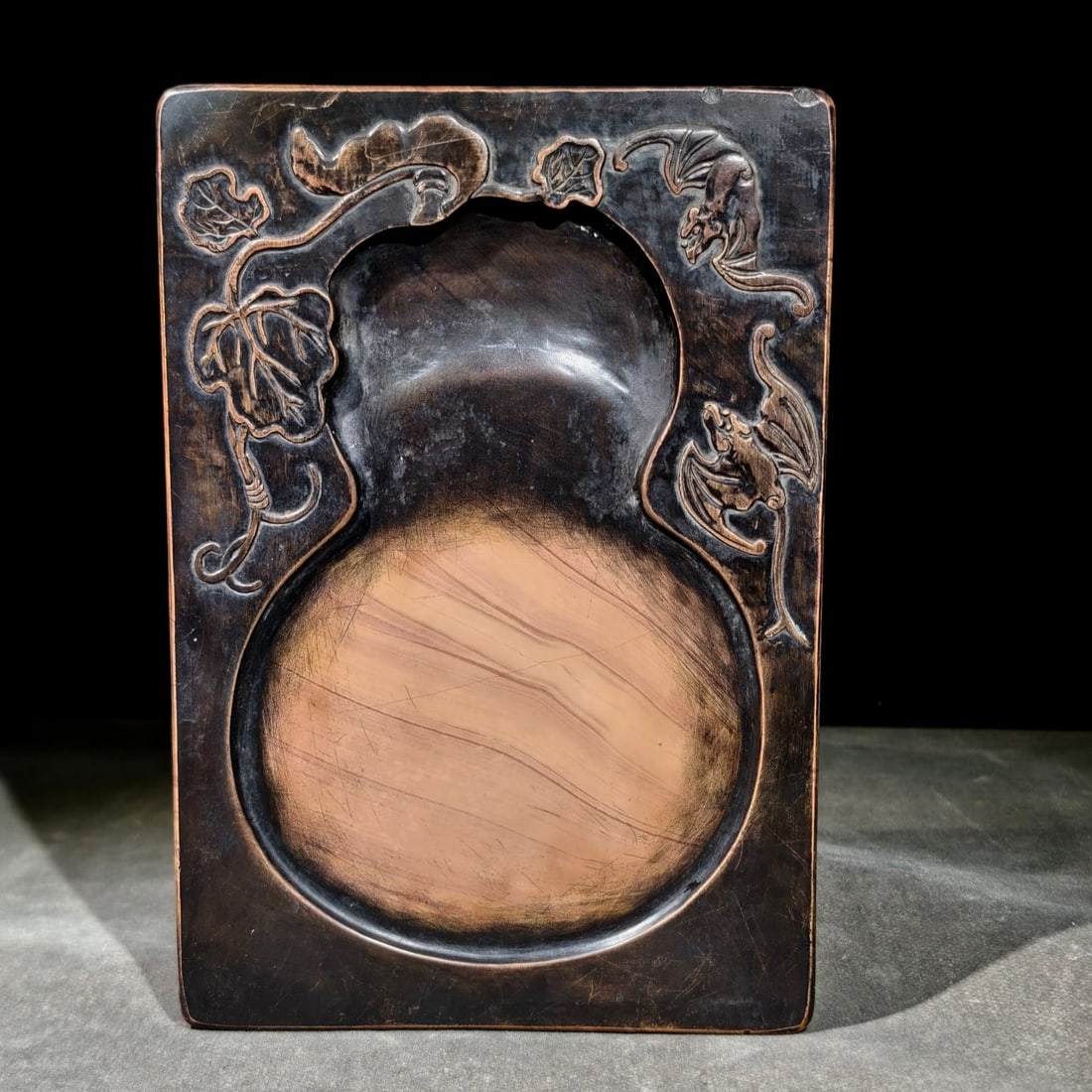 An Exquisite Bats Pattern with poem Inkstone: An Exquisite Bats Pattern with poem Inkstone Hong zhou Size:21cmx14.5cmx2.2cm (The Dimensions Of All Batches Are Manually Measured.If You Need More Detailed Information, Please Contact Our Customer Se