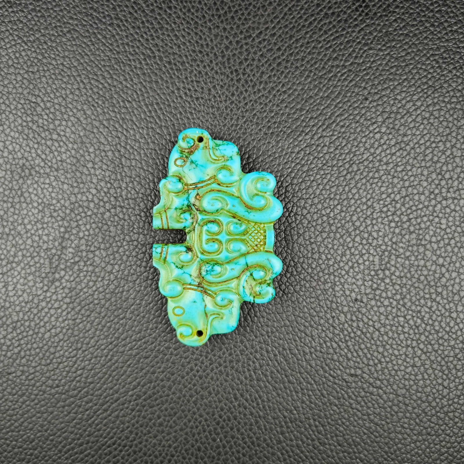 An Exquisite Turquoise Auspicious Beast Pendant - 2