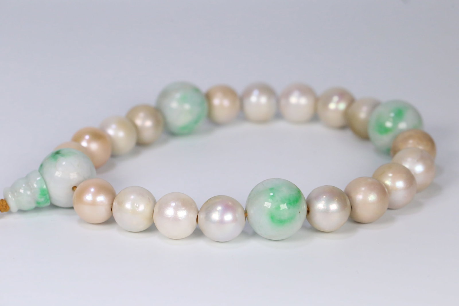 An Exquisite Jadeite Bracelets - 2