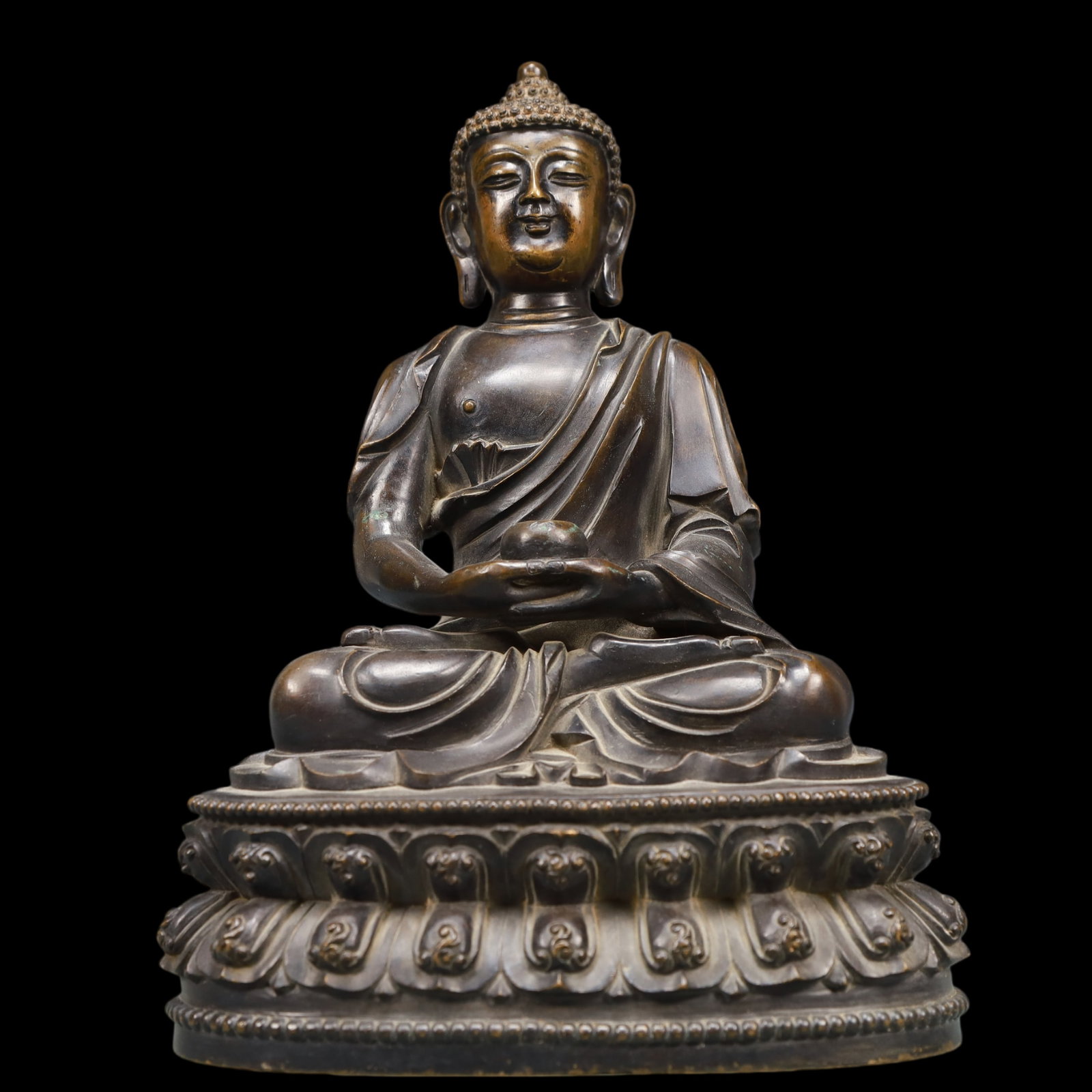 A Exquisite Coppery Statue of Sakyamuni: A Exquisite Coppery Statue of Sakyamuni Ming Dynasty, China Size:17cmx13cmx24cm Weight:3100g (The Dimensions Of All Batches Are Manually Measured.If You Need More Detailed Information, Please Contact