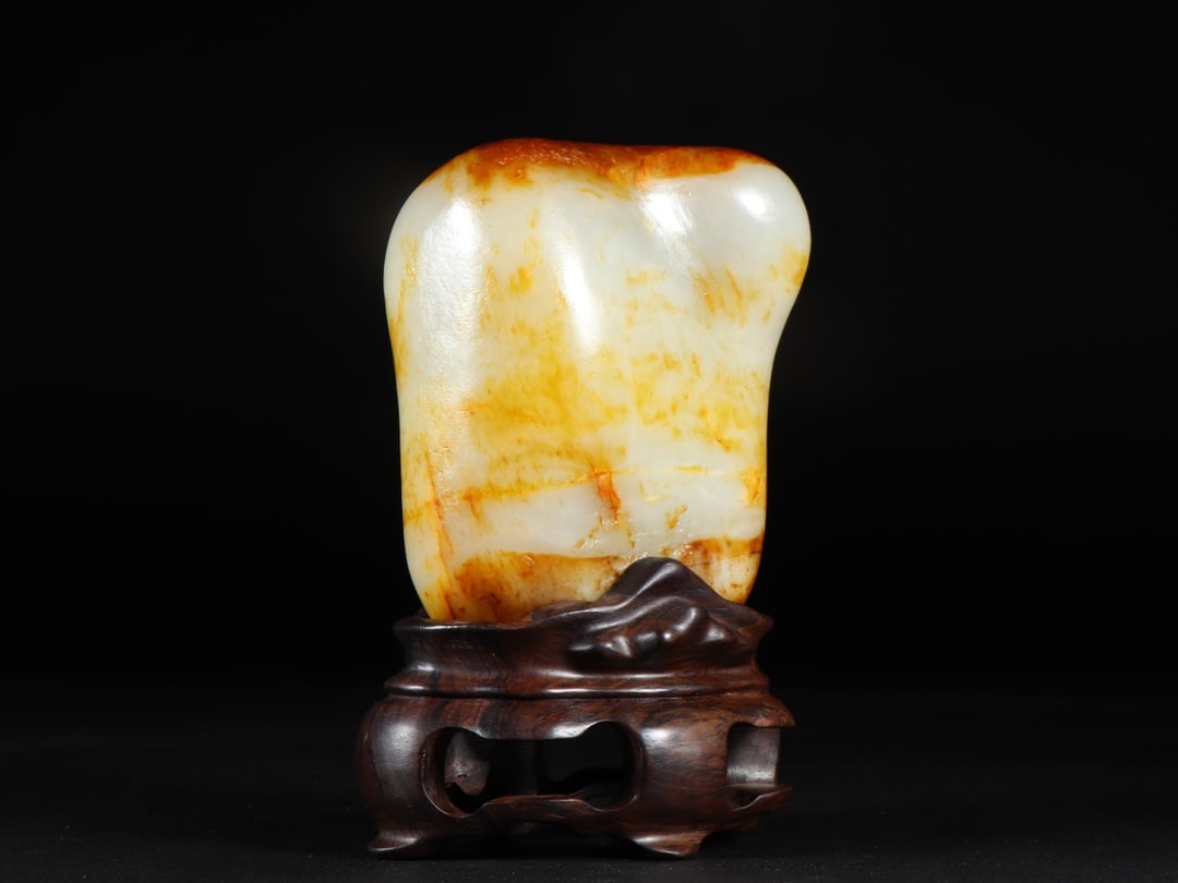 An Exquisite White Jade Ornament - 2