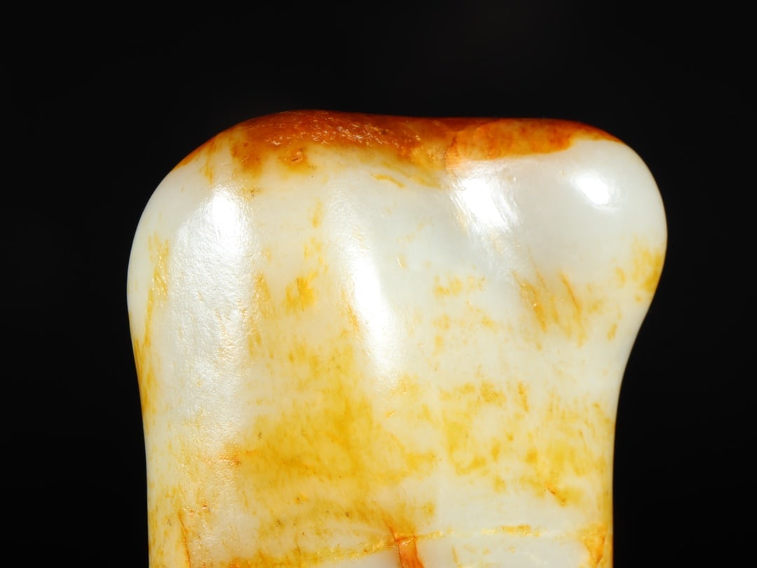 An Exquisite White Jade Ornament - 3