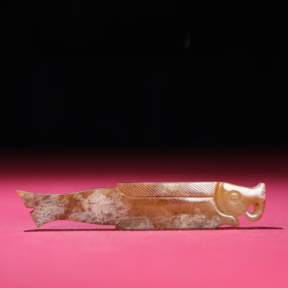 An Exquisite White Jade Fish Pendant: An Exquisite White Jade Fish Pendant Han Dynasty, China Size:9.8cmx1.8cmx0.5cm Weight:21g (The Dimensions Of All Batches Are Manually Measured.If You Need More Detailed Information, Please Contact