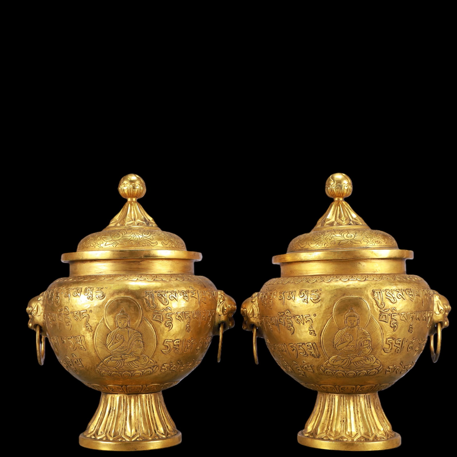 A Exquisite A pair of Gilt Bronze Buddha statue Pattern -With Inscription Double-Ears Jar: A Exquisite A pair of Gilt Bronze Buddha statue Pattern -With Inscription Double-Ears Jar Ming Dynasty, China Size:20cmx16cmx25cm Weight:2600g (The Dimensions Of All Batches Are Manually Measured.If