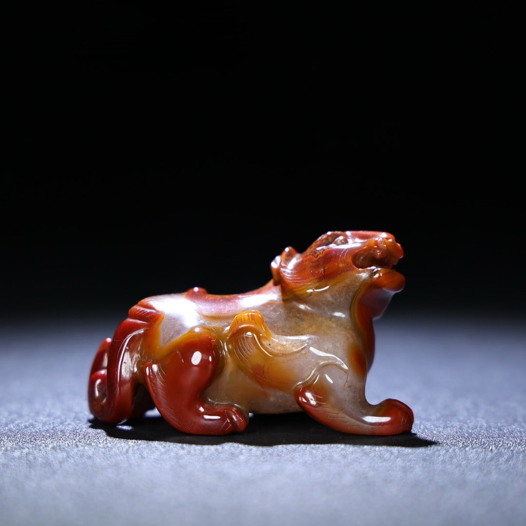An Exquisite Red Jade Bear Ornament: An Exquisite Red Jade Bear Ornament the Warring States period in China Size:6.4cmx3.6cmx3.5cm Weight:67g (The Dimensions Of All Batches Are Manually Measured.If You Need More Detailed Information,