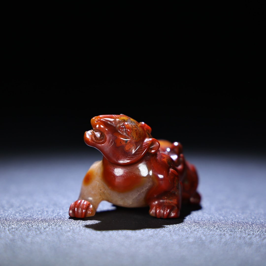 An Exquisite Red Jade Bear Ornament - 3