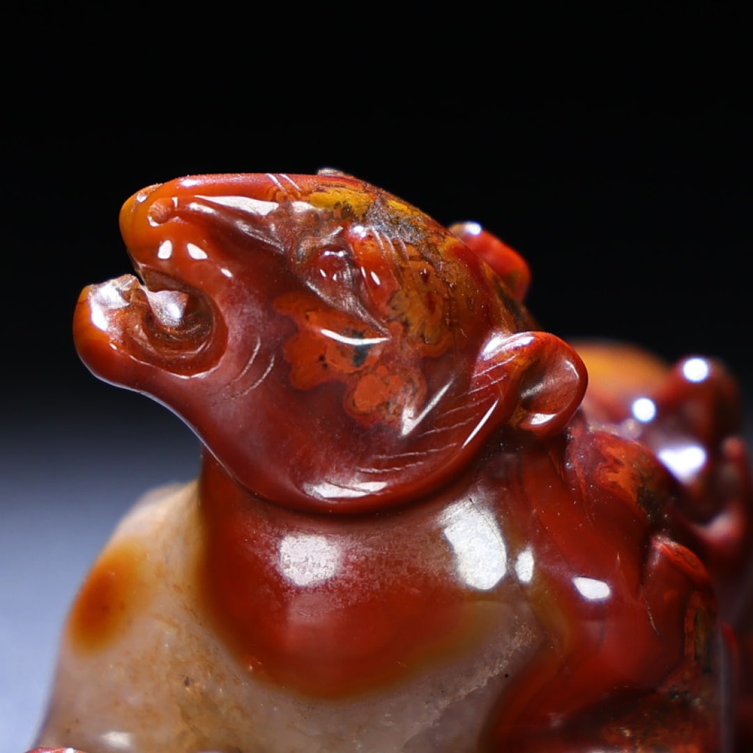 An Exquisite Red Jade Bear Ornament - 4