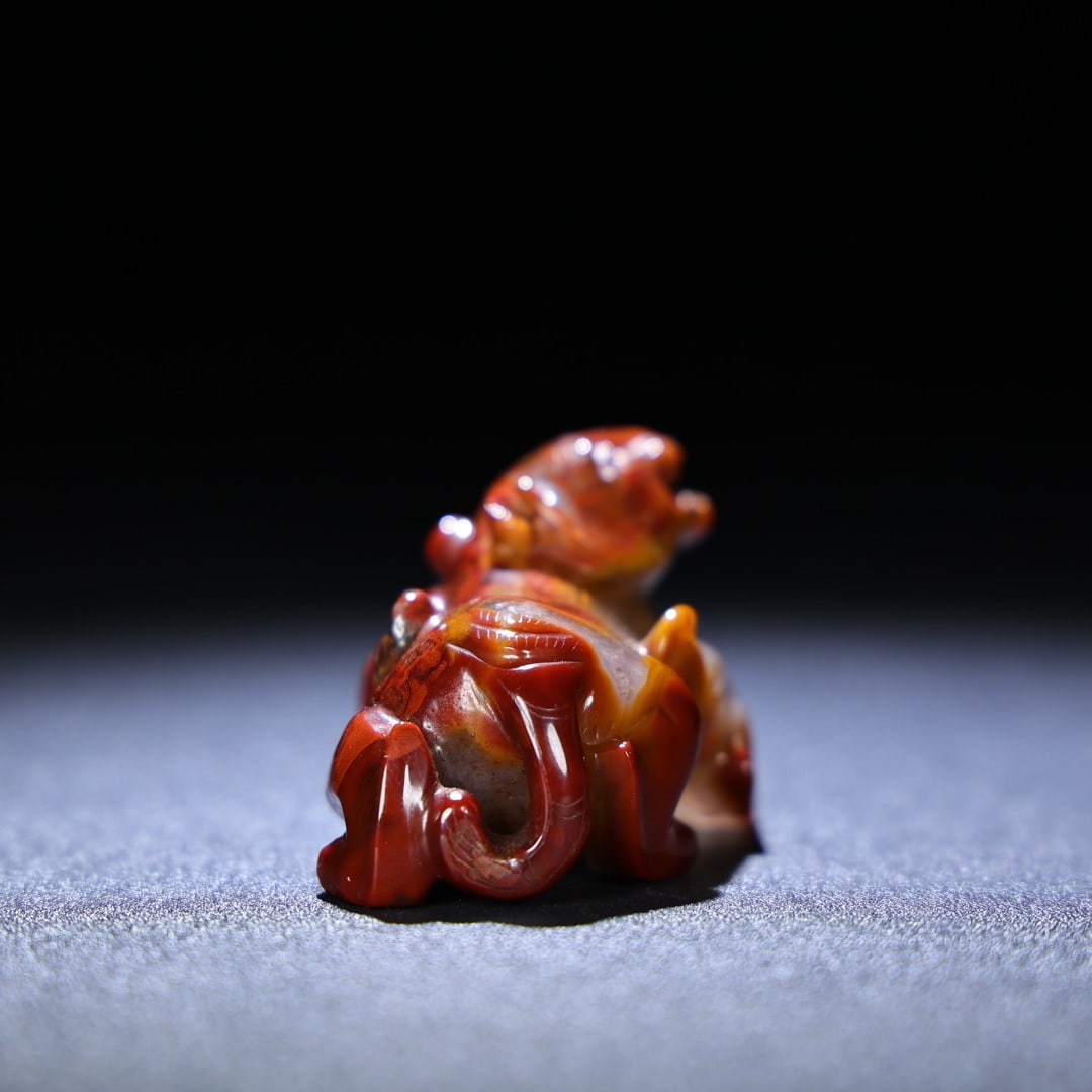 An Exquisite Red Jade Bear Ornament - 6