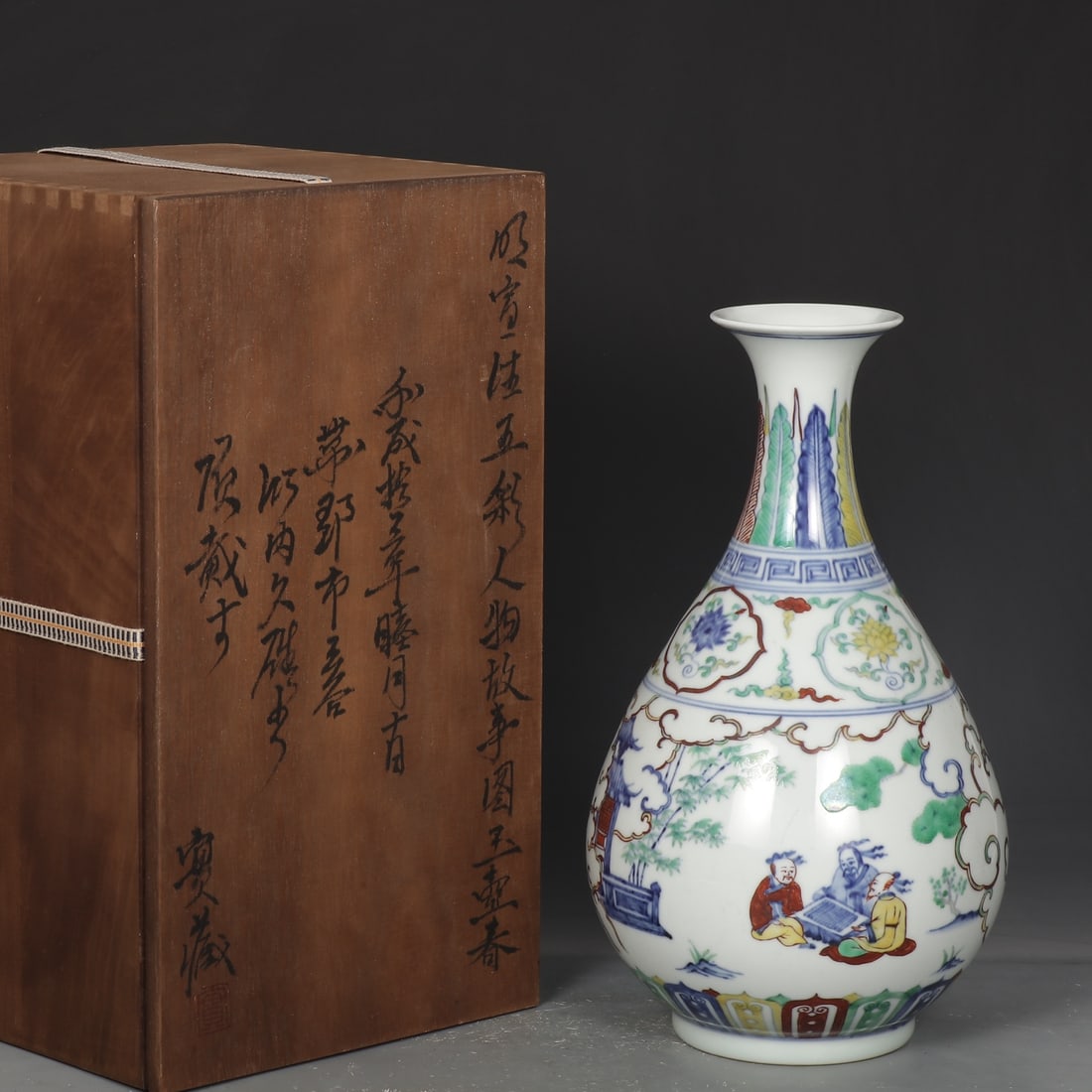 An Exquisite Wucai Character and Story Pattern Vase: An Exquisite Wucai Character and Story Pattern Vase Ming Dynasty, China Xuande Six-character Mark Size:33cmx19cm (The Dimensions Of All Batches Are Manually Measured.If You Need More Detailed