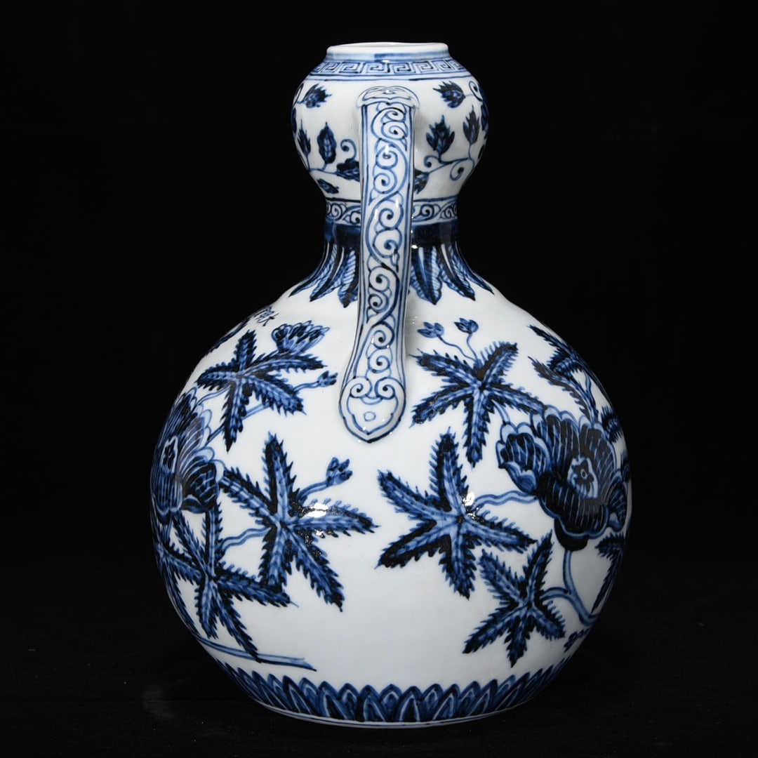 An Exquisite Blue and White Flower Pattern Double-Ears - 2