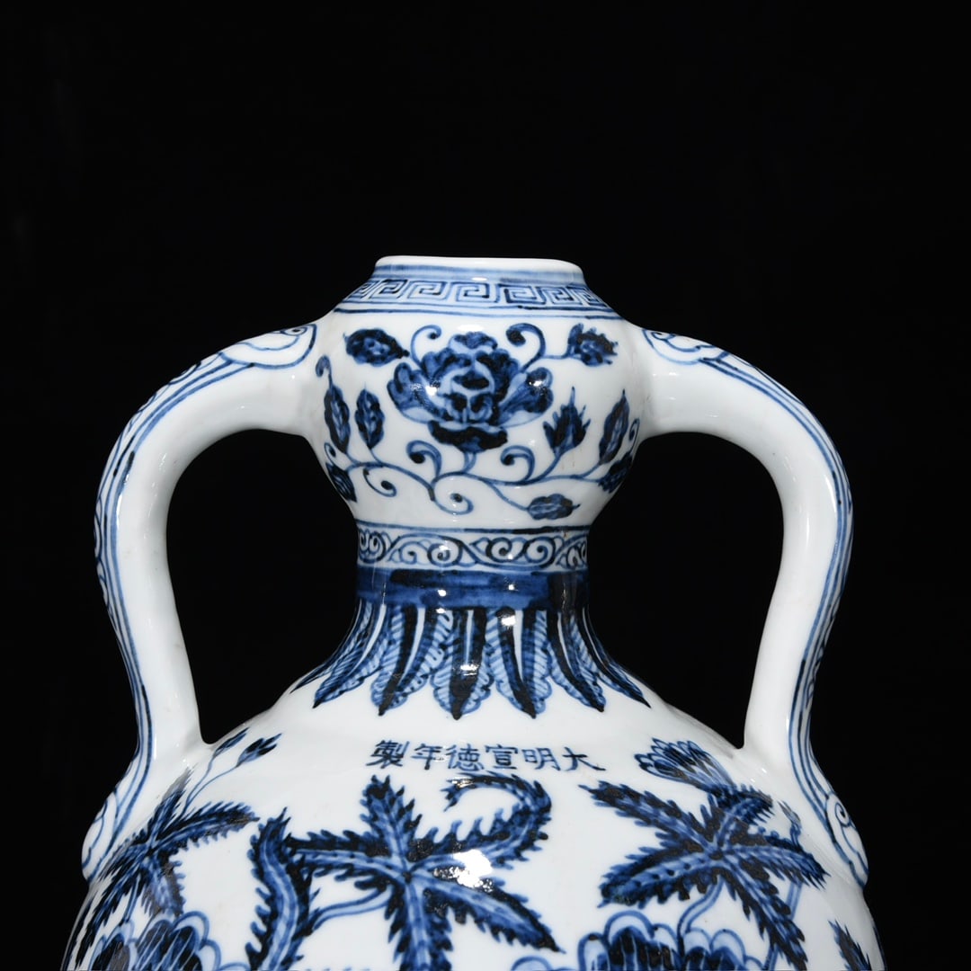 An Exquisite Blue and White Flower Pattern Double-Ears - 4