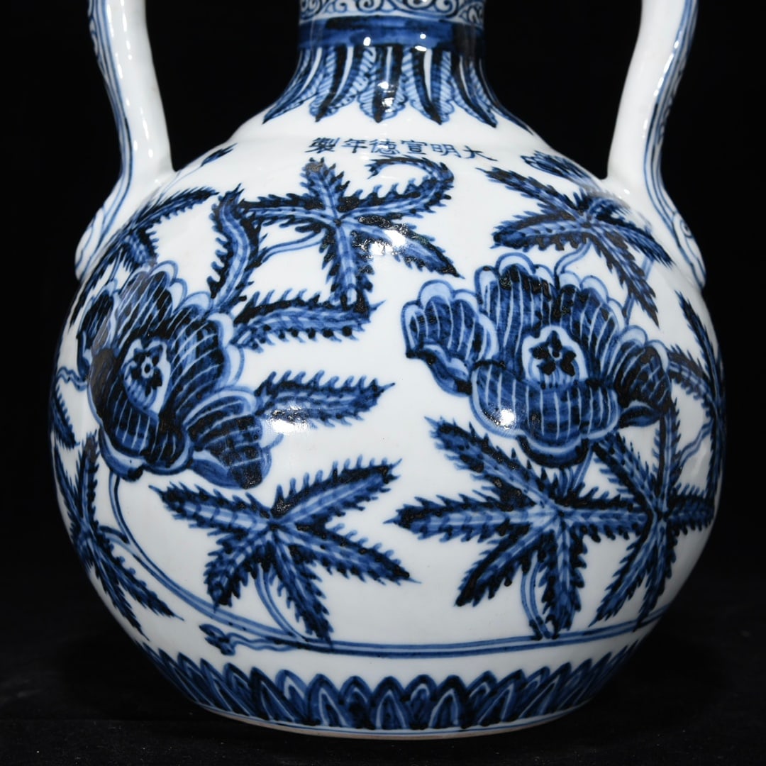 An Exquisite Blue and White Flower Pattern Double-Ears - 5