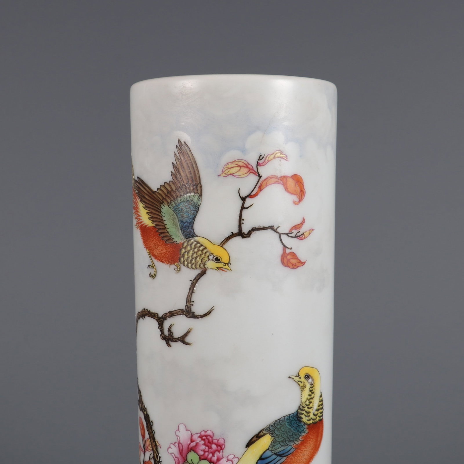 An Exquisite Enamel Flower and Bird Pattern Brush Pot - 4