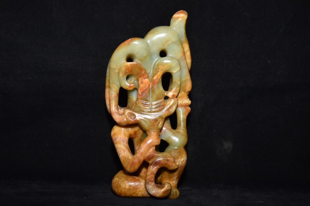 An Exquisite Hemo Jade Figure Ornament: An Exquisite Hemo Jade Figure Ornament Hong Shan Culture Size:22cmx10cm Weight:1.44kg (The Dimensions Of All Batches Are Manually Measured.If You Need More Detailed Information, Please Contact Our