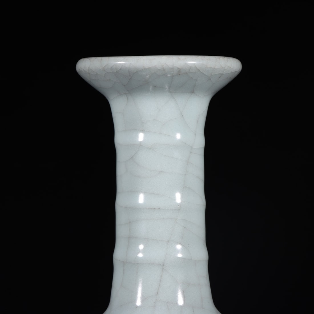 An Exquisite Guan yao Vase - 3