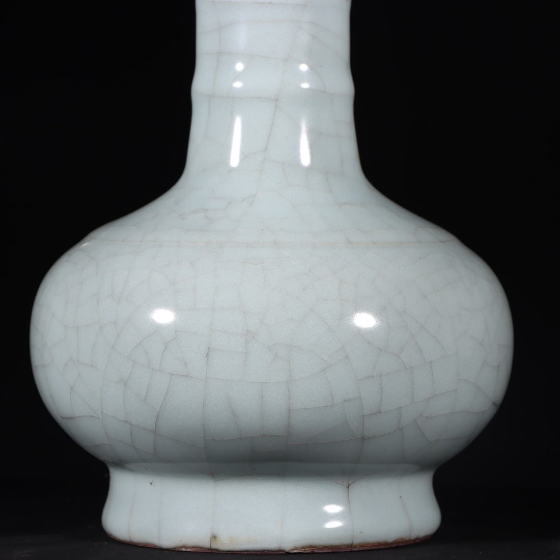 An Exquisite Guan yao Vase - 4