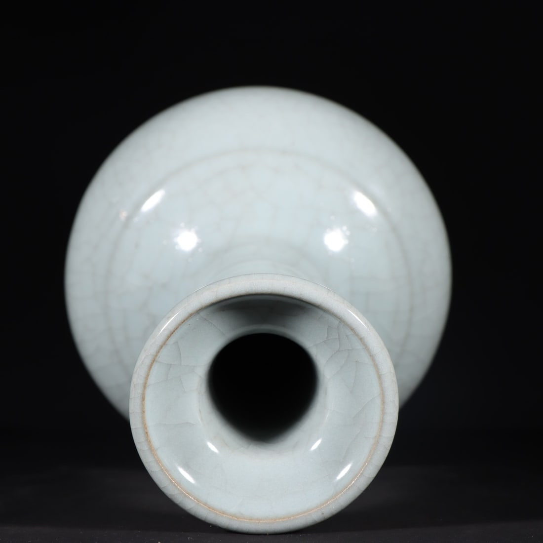 An Exquisite Guan yao Vase - 8