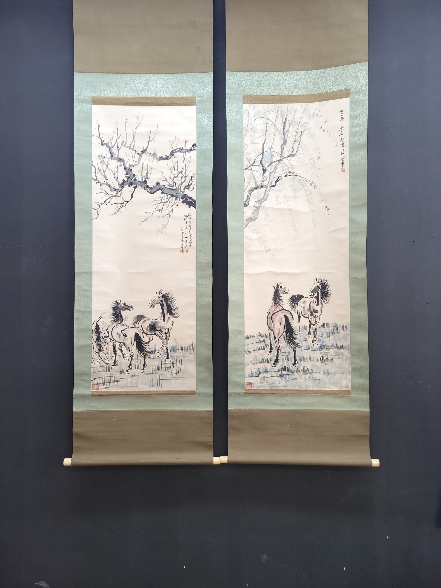 A Chinese Vertical Scroll Ink Painting of Horse on Paper: A Chinese Vertical Scroll Ink Painting of Horse on Paper Xu beihong Without frame Size:41.5cmx112.5cm (The Dimensions Of All Batches Are Manually Measured.If You Need More Detailed Information,