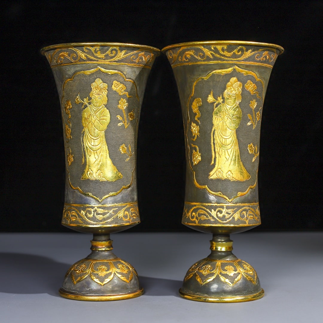 A Pair of Exquisite Gilt Bronze Figure Pattern Cup: A Pair of Exquisite Gilt Bronze Figure Pattern Cup Tang Dynasty, China Zhenguan Four-character Mark Size:22cmx11cm Weight:1142g (The Dimensions Of All Batches Are Manually Measured.If You Need More